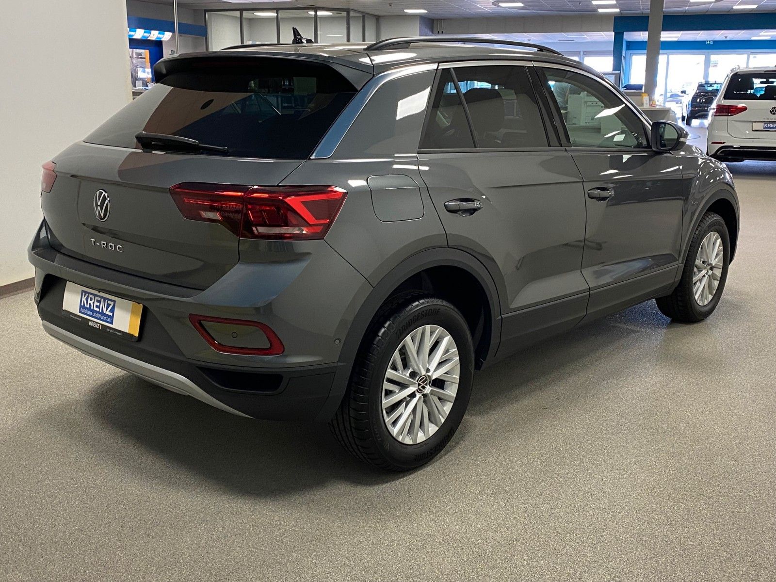 Fahrzeugabbildung Volkswagen T-Roc 1.5 TSI Life+ACC+LED+KAMERA+virt.TACHO+PDC