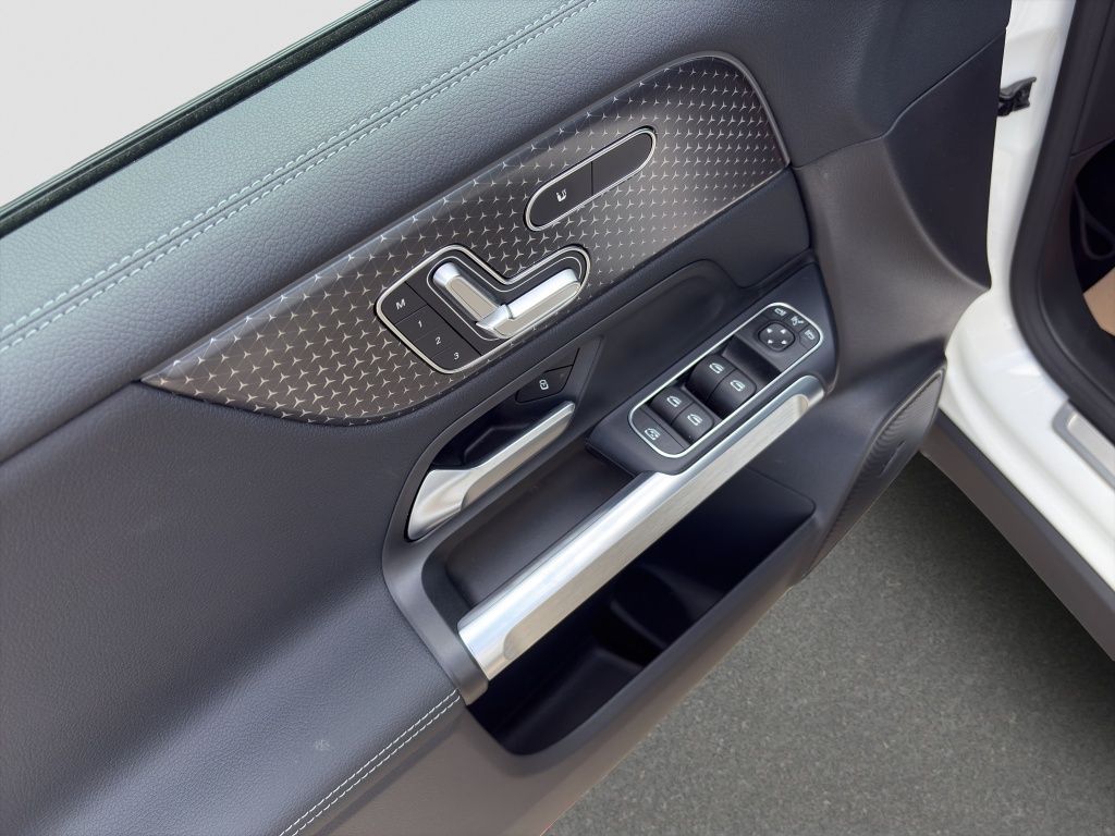 Fahrzeugabbildung Mercedes-Benz EQB 250+ AMG*NIGHT*HUD*K-GO*MEMORY*DISTR*360°