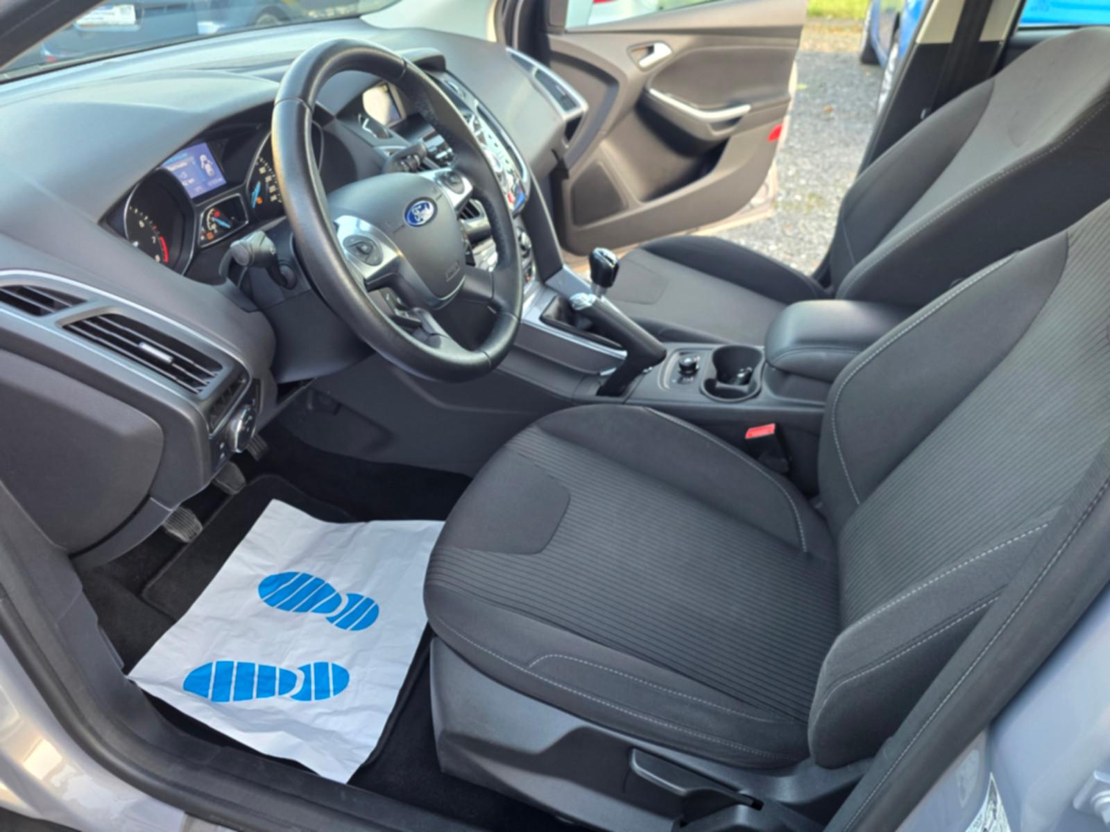 Ford Focus 2012 — photo 18