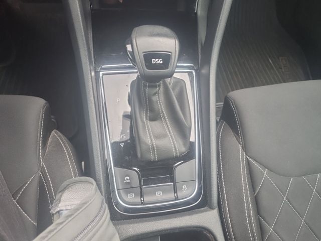 Fahrzeugabbildung SKODA Karoq 1.5 TSI DSG Sportline NAVI ACC AHK CLIMA