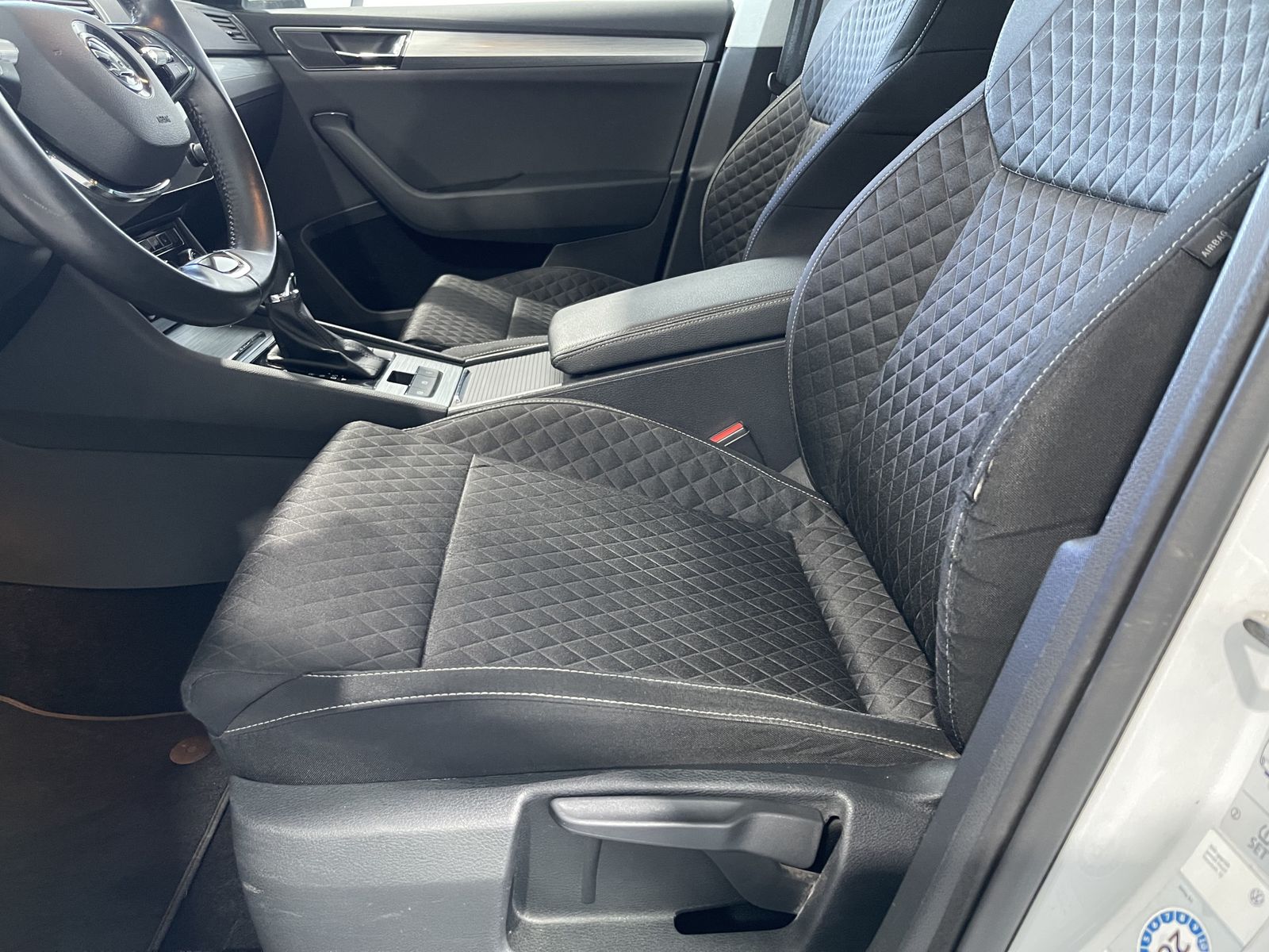 Fahrzeugabbildung SKODA Superb Ambition 2.0 TDI*AHK*LED*Cam*Navi*
