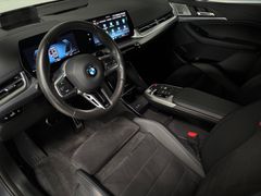 Fahrzeugabbildung BMW 218i Active Tourer M Sport -- Pano/HeadUp/19LM
