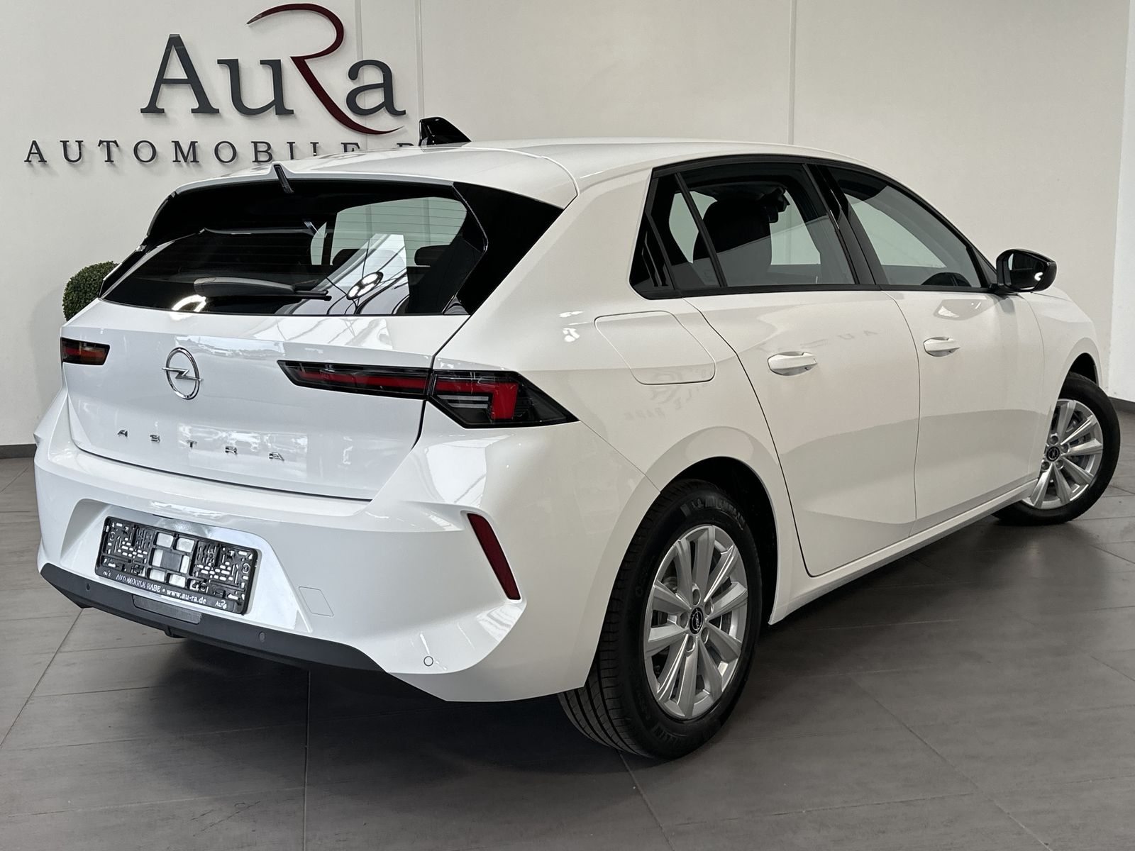 Fahrzeugabbildung Opel Astra Limousine 1.5 D Enjoy AT NAV+LED+VCOCK+PP