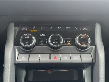 Skoda Karoq 1.0 TSI Clever LED 4XSHZ AHK PDC ALU