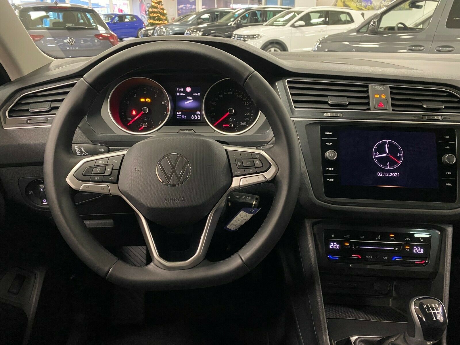 Fahrzeugabbildung Volkswagen Tiguan 1.5 TSI Life+AHK schwenk.+NAVIGATION+ACC+