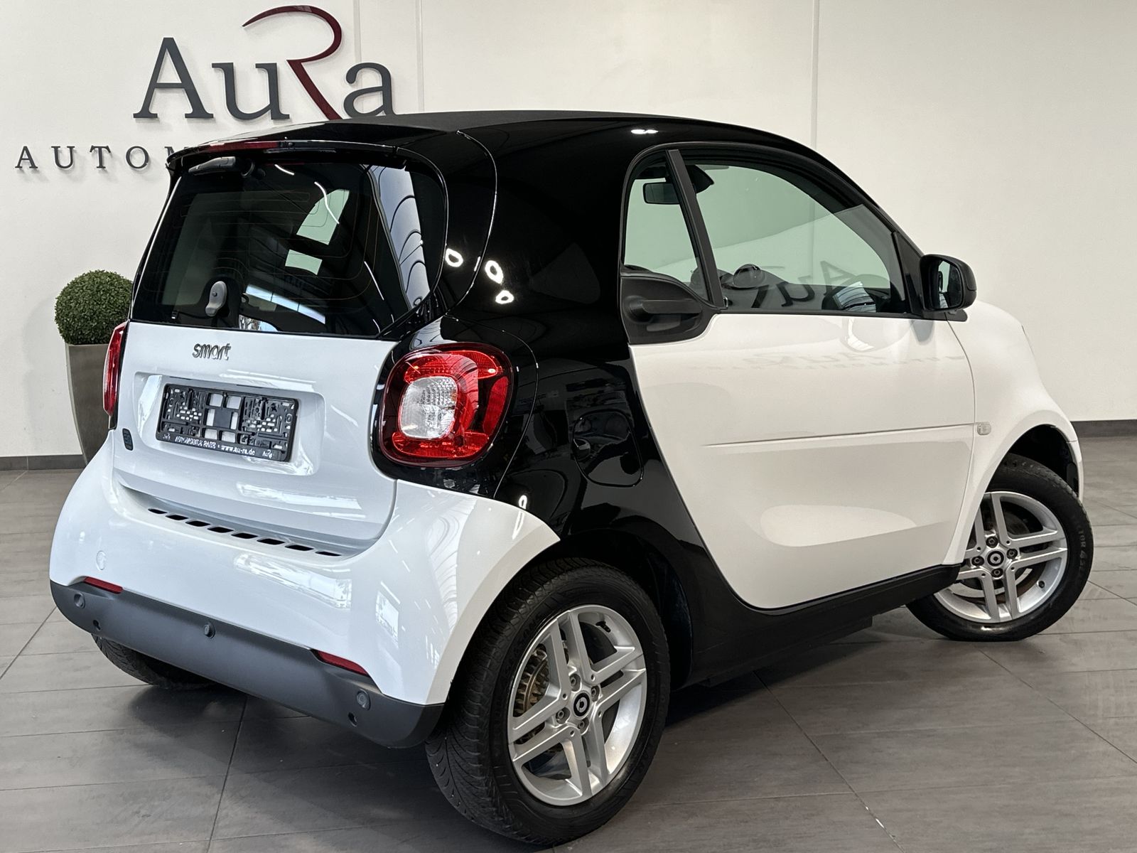 Fahrzeugabbildung Smart ForTwo EQ Coupé CARPLAY+TEMPOMAT+1HD+DAB-RADIO