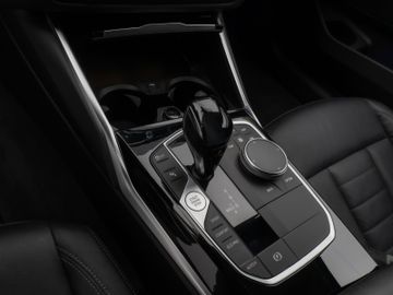 Fahrzeugabbildung BMW 320d Luxury Line Kamera HUD DAB HiFi Komfort LED