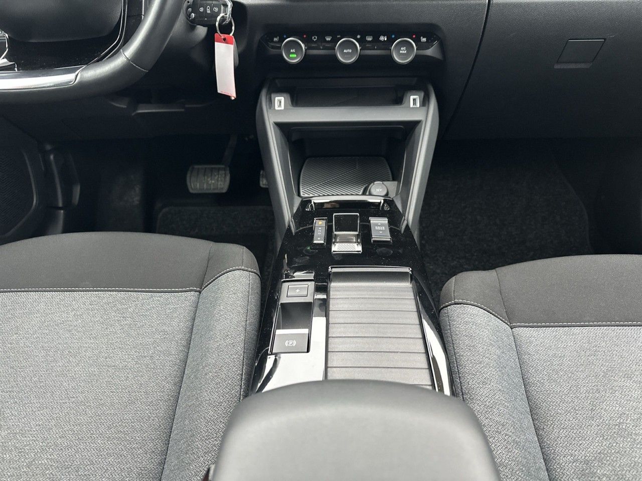 Fahrzeugabbildung Citroën ë-C4 Lim. Feel 136 PS