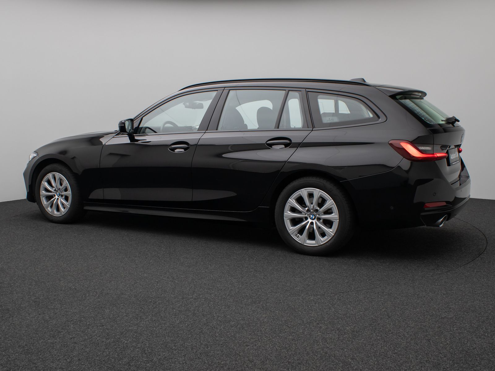 Fahrzeugabbildung BMW 320d Kamera DAB HUD Lenkradheizung Alarm Sport