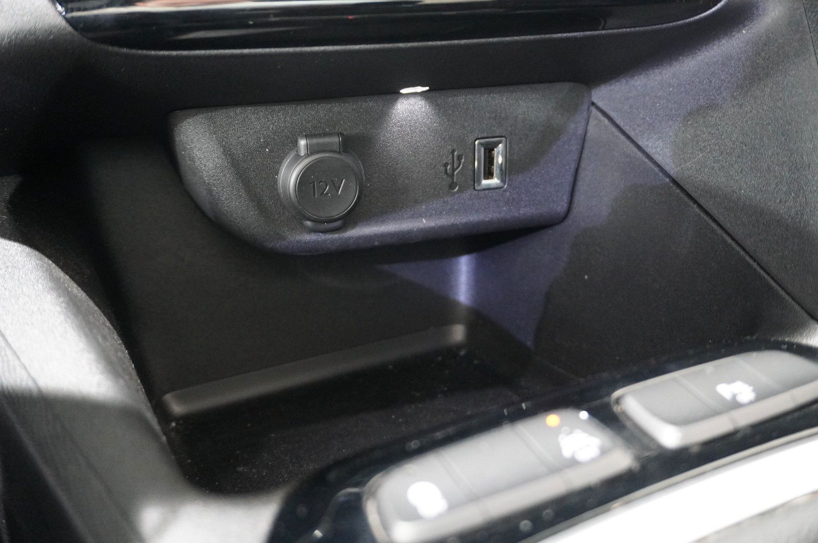 Fahrzeugabbildung Opel Corsa F 1.2 ELEGANCE NAVI/LED/KAMERA/SPORT/VIRT.