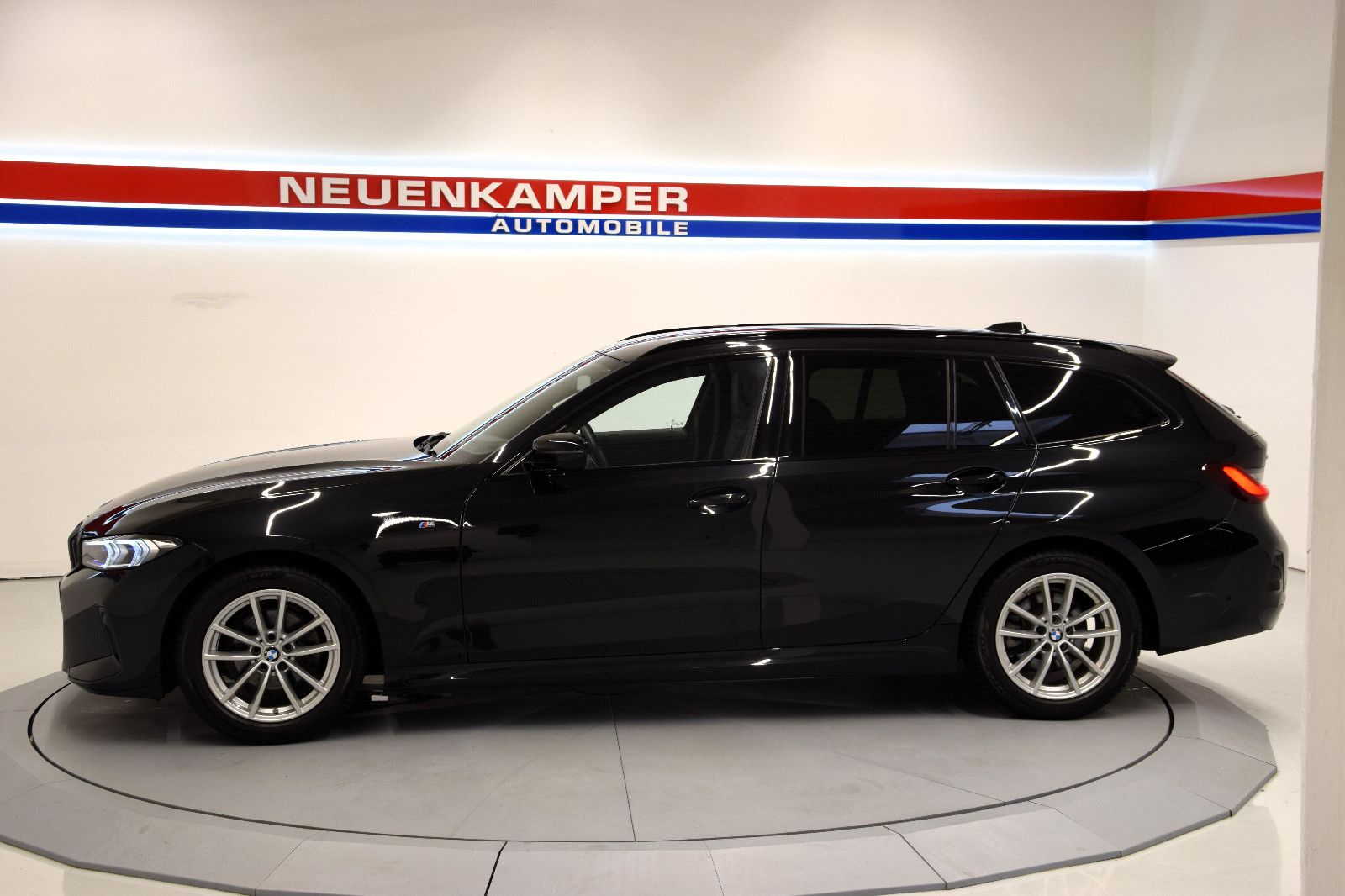 Fahrzeugabbildung BMW 320d xDrive Touring M Sport LED ACC HuD Memory