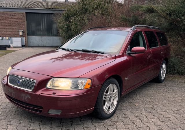 Volvo V70 D5 Momentum LEDER NAVI XENON SITZHEIZUNG ALU