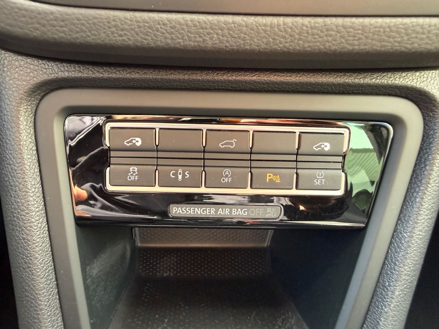 Fahrzeugabbildung Volkswagen Sharan Active Comfortline ACC SHZ Navi Dynau Bi-