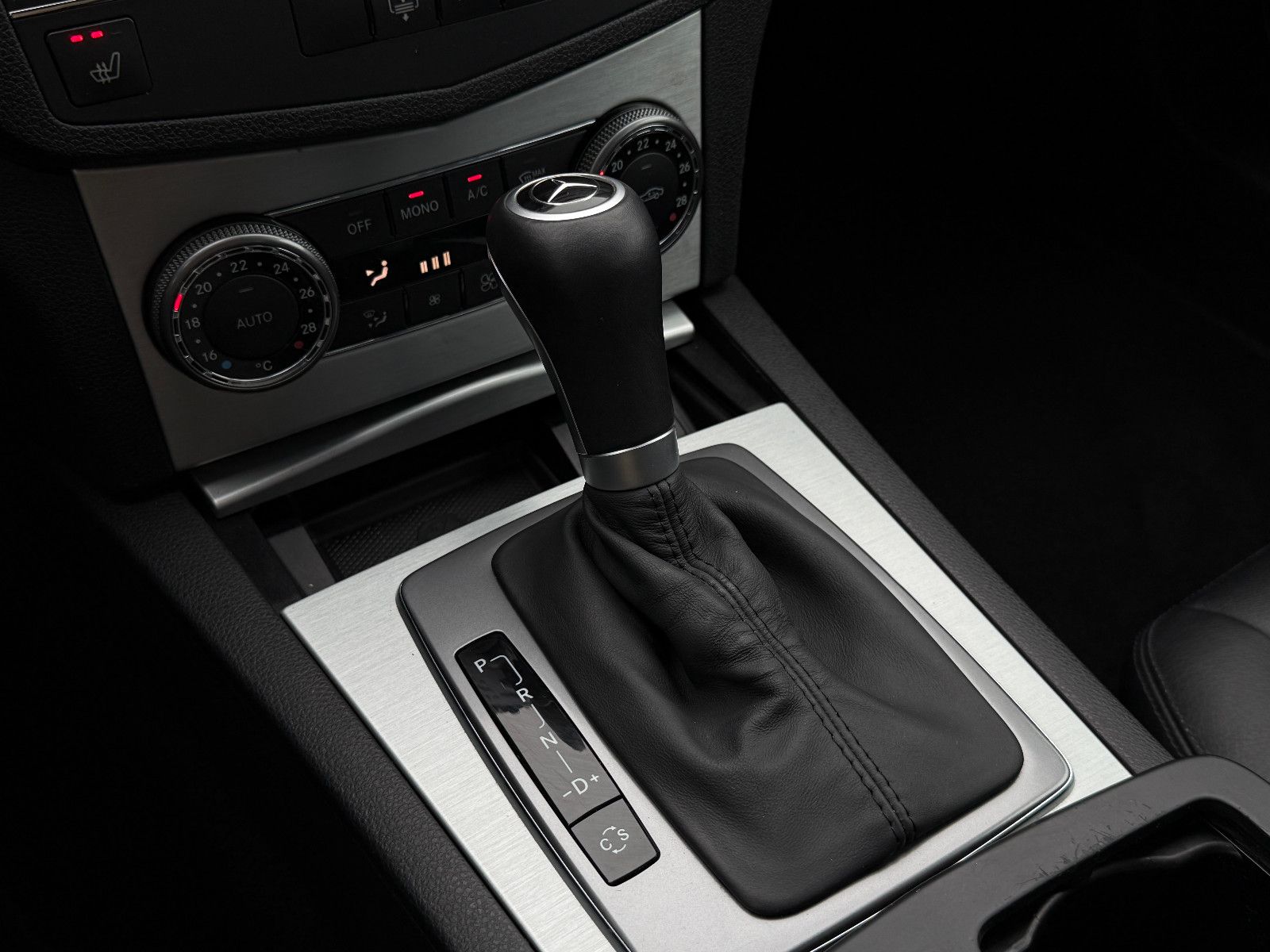 Fahrzeugabbildung Mercedes-Benz C 350 Limousine Avantgarde Aut Bi-Xenon Leder