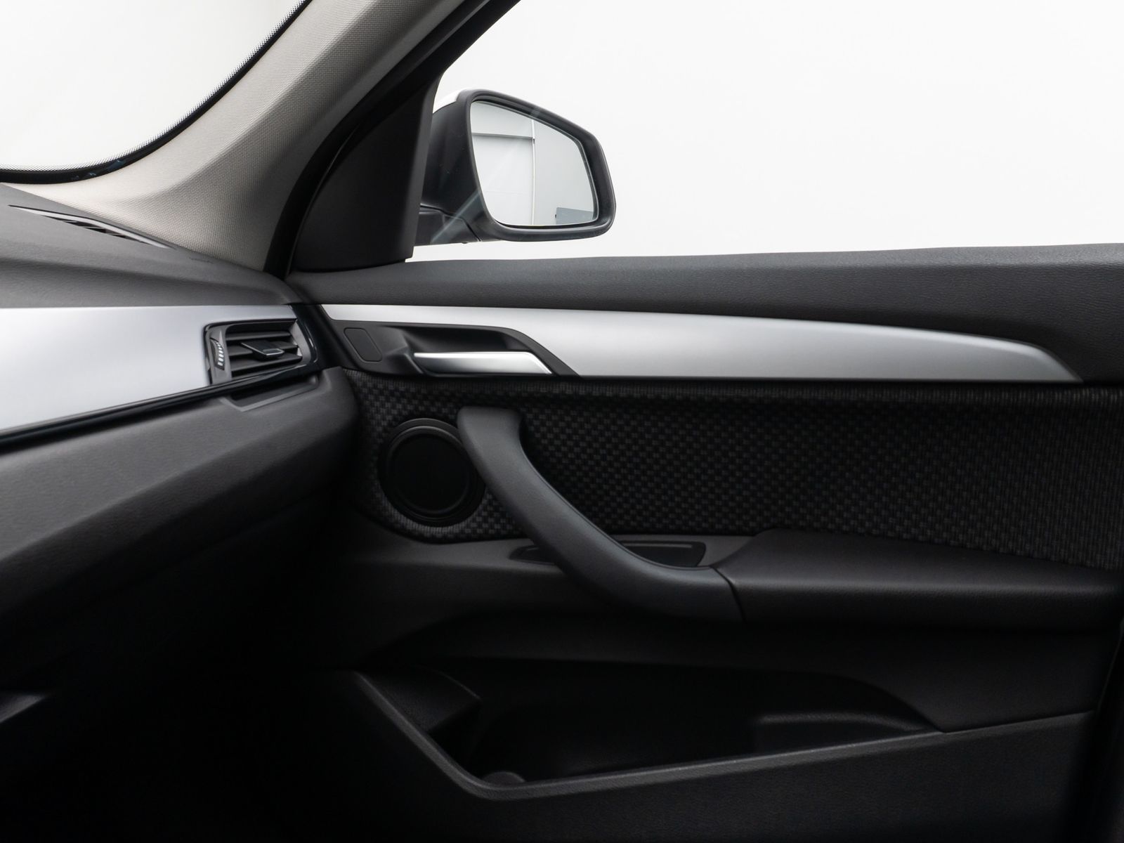 Fahrzeugabbildung BMW X1 xD25e Parkassist DAB Navi Geschwindigkeitsreg