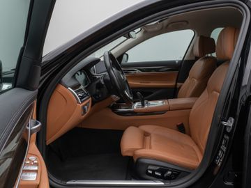 Fahrzeugabbildung BMW 730d xDr LED ACC HUD HI-FI DAB Kamera 360°