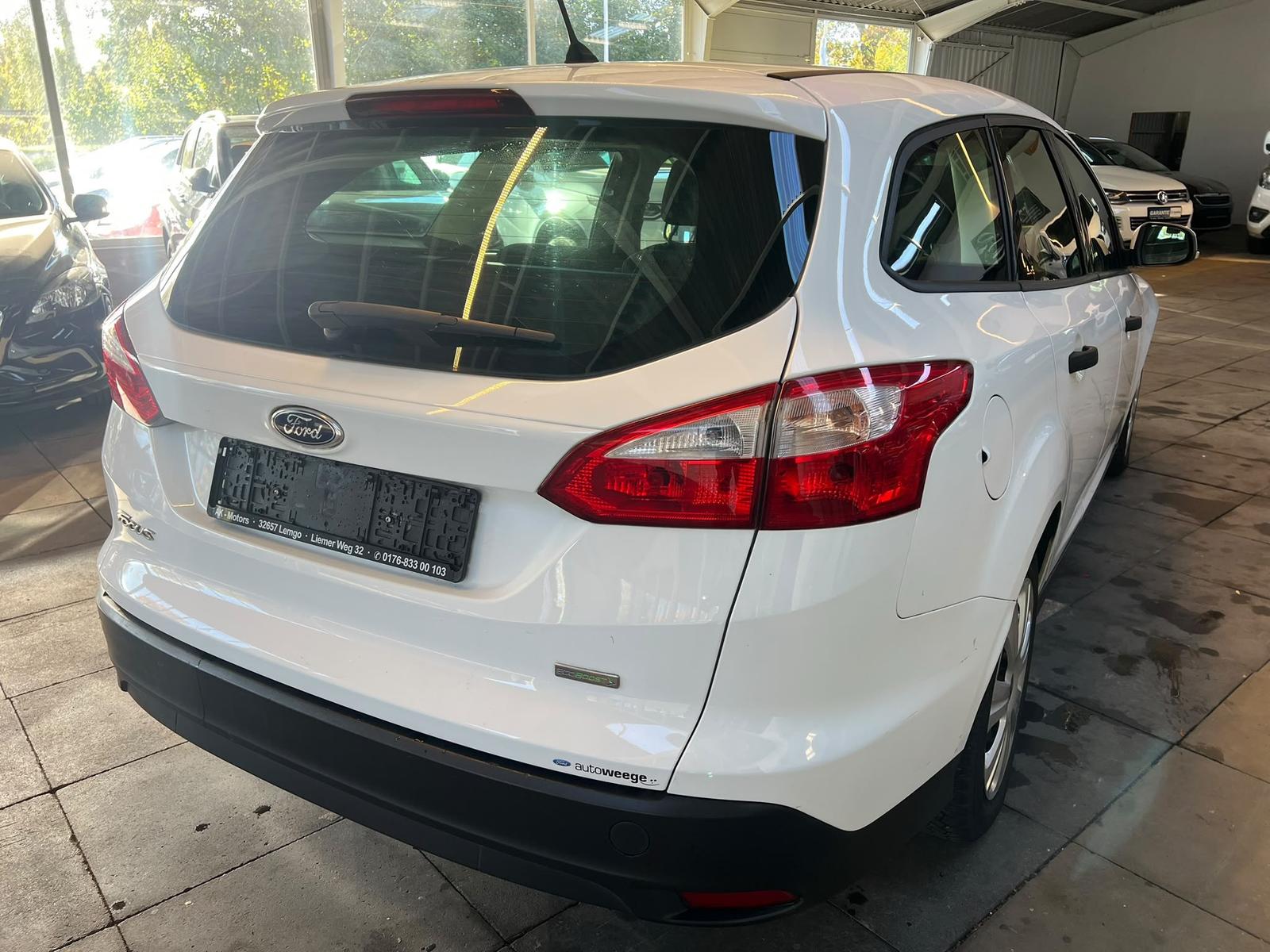 Ford Focus 2014 — вигляд ззаду