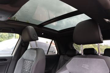 Volkswagen T-Roc 1.5 DSG R-Line Black AHK Pano Matrix Kame.