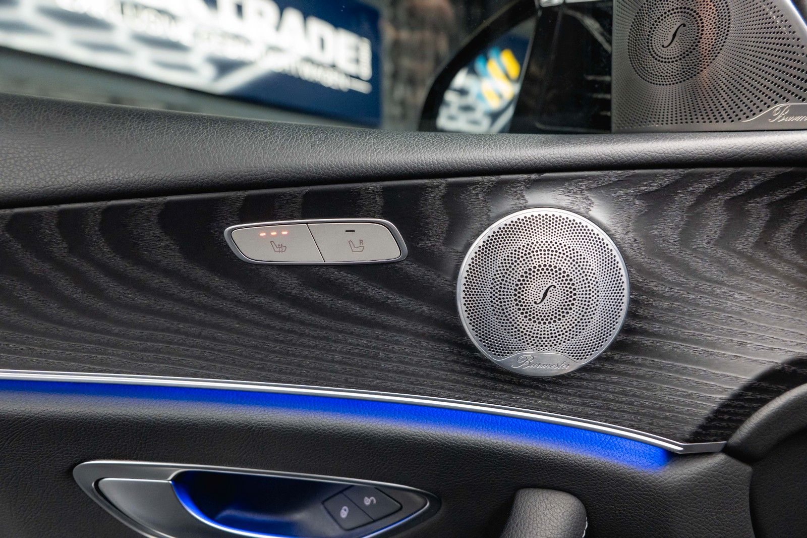 Fahrzeugabbildung Mercedes-Benz E 300de AMG Night-Paket Designo *Pano*ACC*LED*