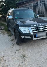 Mitsubishi Pajero V98W instyle Vollausstat... - gebrauchte Mitsubishi Pajero aus dem Jahr 2015