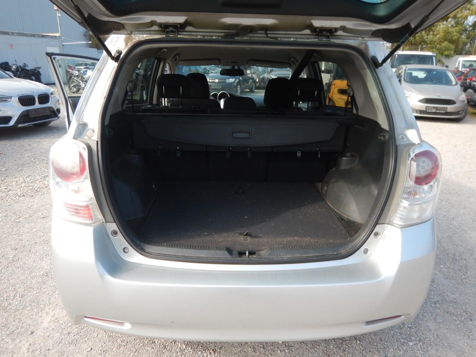 Toyota Verso 2011 — photo 10
