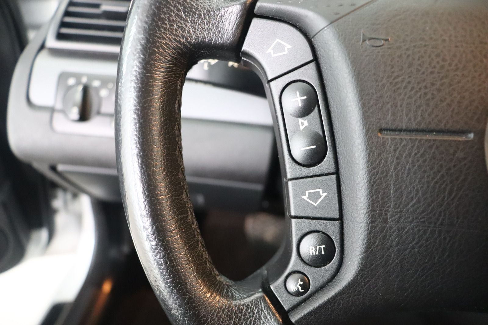 Fahrzeugabbildung BMW 318 i Automatik * SHZ * Xenon * HU/AU 03.27