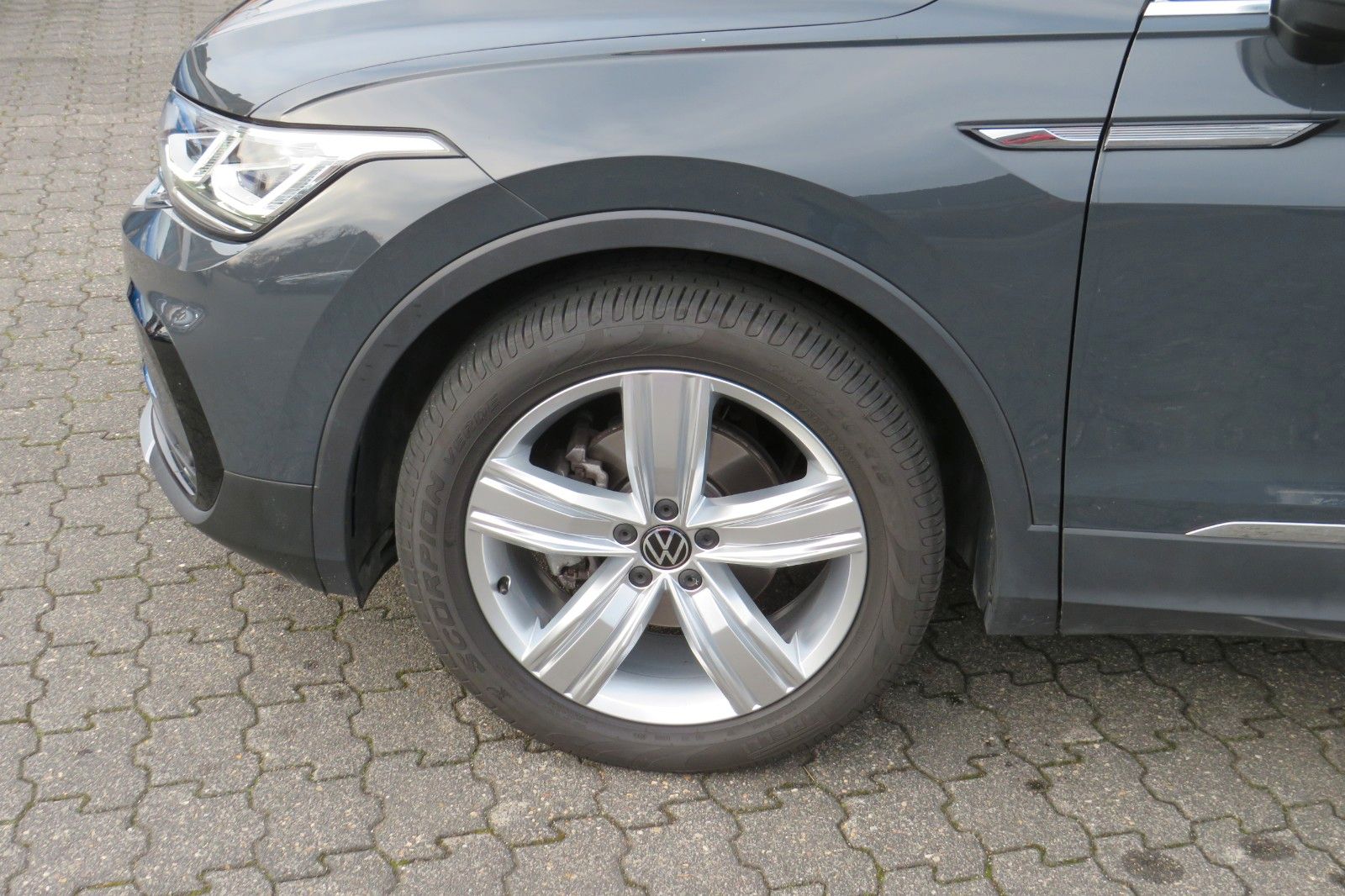 Fahrzeugabbildung Volkswagen Tiguan TSI DSG ELEGANCE 19-ZOLL MATRIX 360` 1.HD