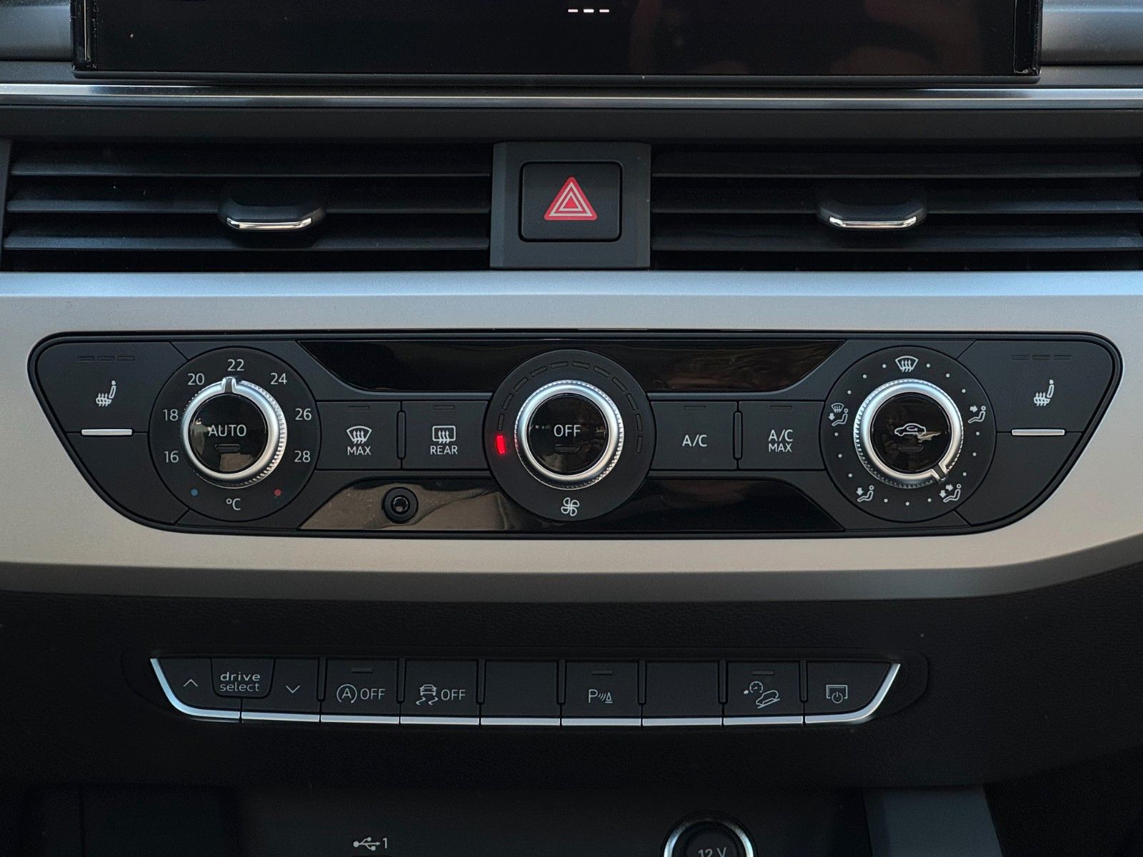 Fahrzeugabbildung Audi A4 Allroad 45 TFSI quattro Pano Temp. Navi SHZ