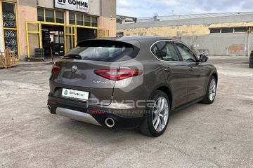 Alfa-Romeo Stelvio - 5
