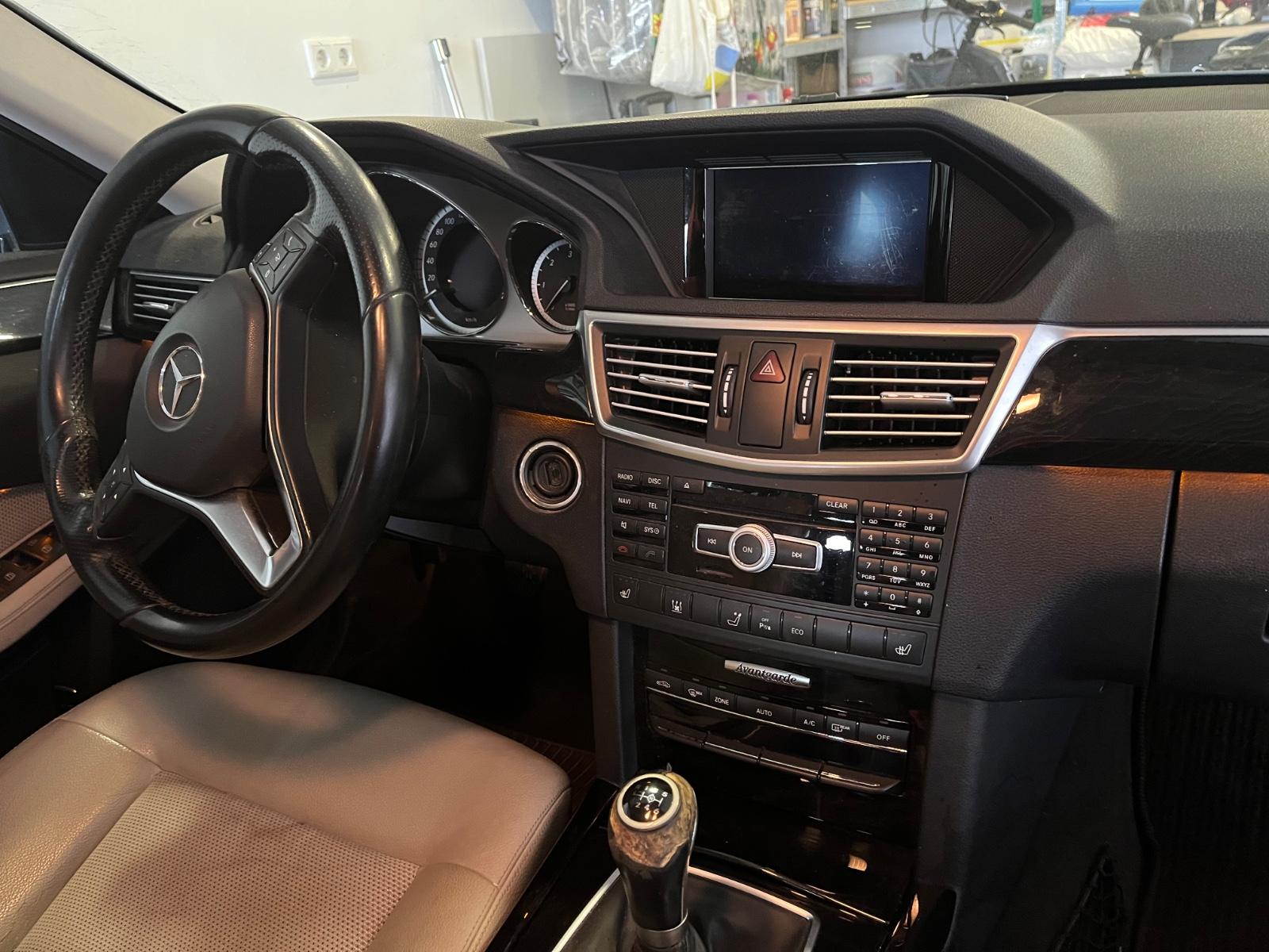 Mercedes-Benz E220 2012 — photo 14