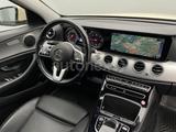 Mercedes-Benz E 220 Taxi TAXAMETER+ TOP ZUSTAND+ KAMERA - mit Diesel-Antrieb: Gelb, Limousine