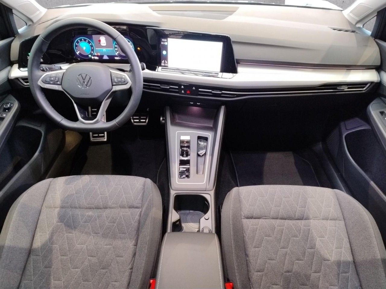 Golf MOVE 1.0 eTSI DSG Klima Navi Einparkhilfe