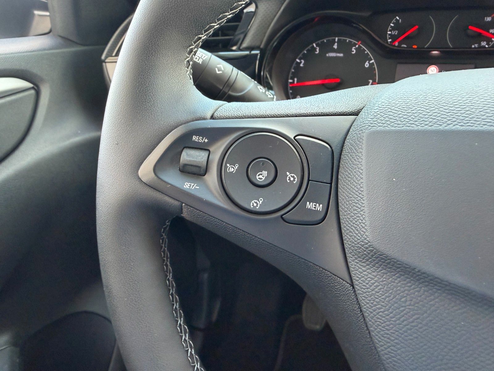 Fahrzeugabbildung Opel Corsa F Edition 100PS PDC/Allwetter/SHZ!