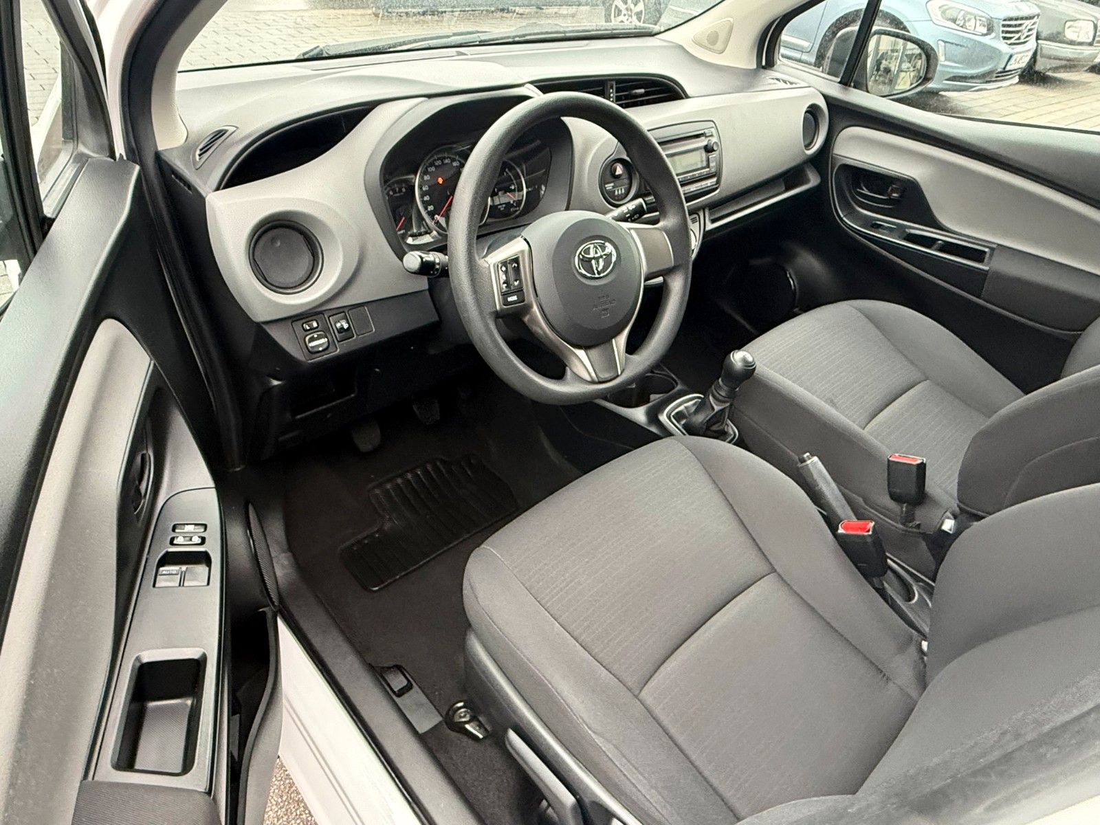 Fahrzeugabbildung Toyota Yaris Basis