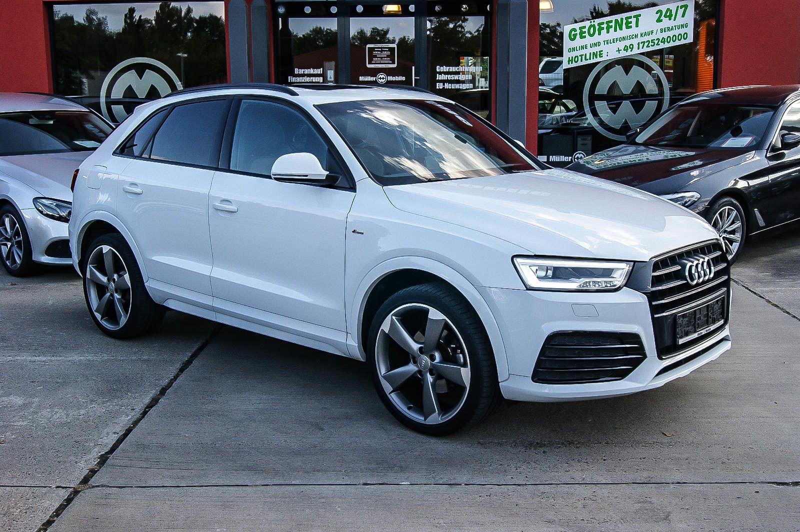 Fahrzeugabbildung Audi Q3 14TSI S-tronic S-LINE PLUS 20-ZOLL PANO BOSE