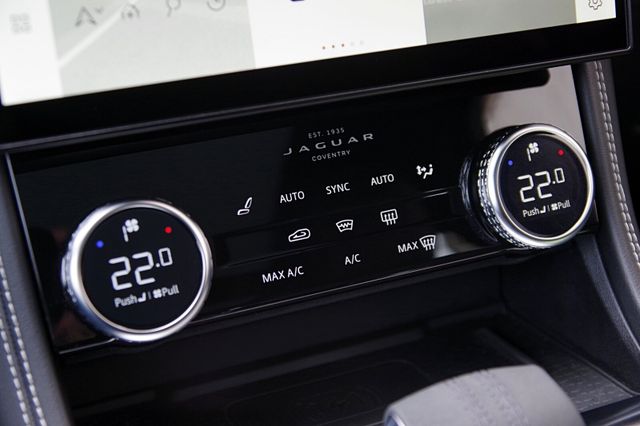 Jaguar F-PACE D300 R-Dynamic SE AWD*Pano,Kamera,Sitzhz.