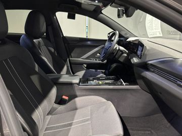 Fotografie 6 des Opel Astra Sports Tourer 1.2 Turbo Automatik GS