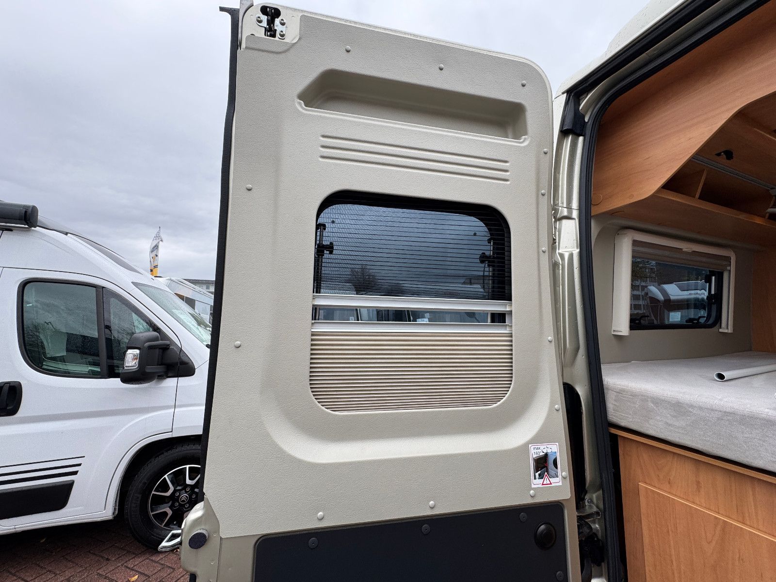 Fahrzeugabbildung Pössl Roadstar 640 DK DACHKLIMA AHK NAVI KAMERA LED 1H