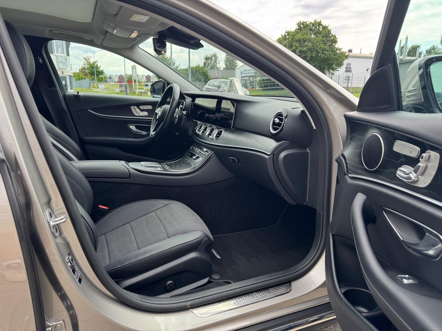 Mercedes-Benz E 220 d 4Matic All-Terrain/Avantg/Panorama/Distr