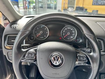 Volkswagen Touareg - 11