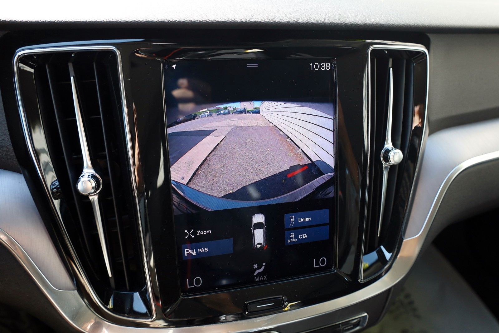 Fahrzeugabbildung Volvo V60 Kombi Momentum Pro T.Leder,Navi,LED,AppleCar