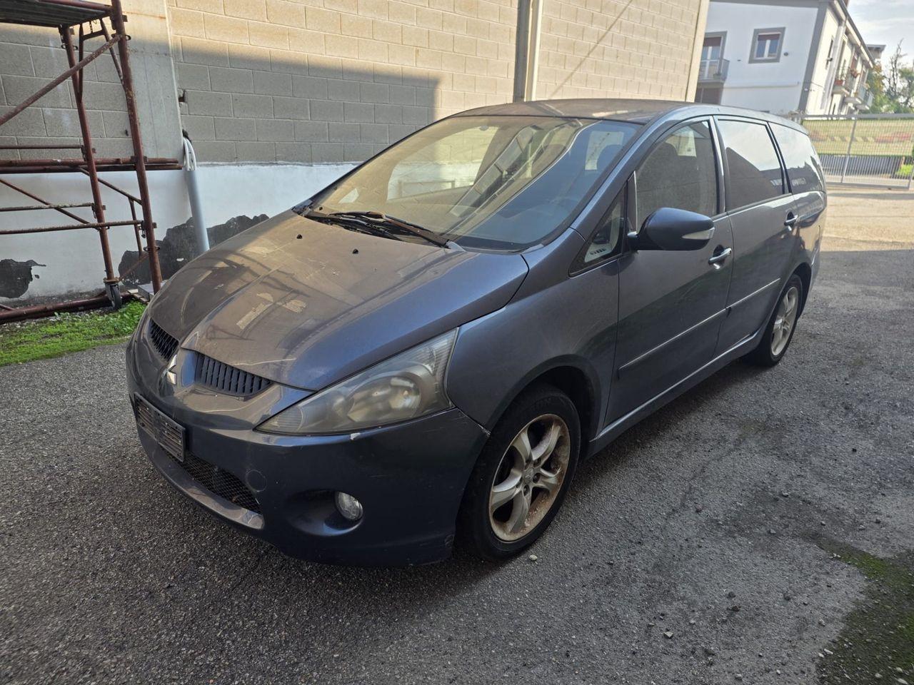 Mitsubishi Grandis 2006 — interior