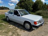 Mercedes-Benz 190 W201 Diesel - Mercedes-Benz 190 mit Diesel-Antrieb: Limousine, Automatik
