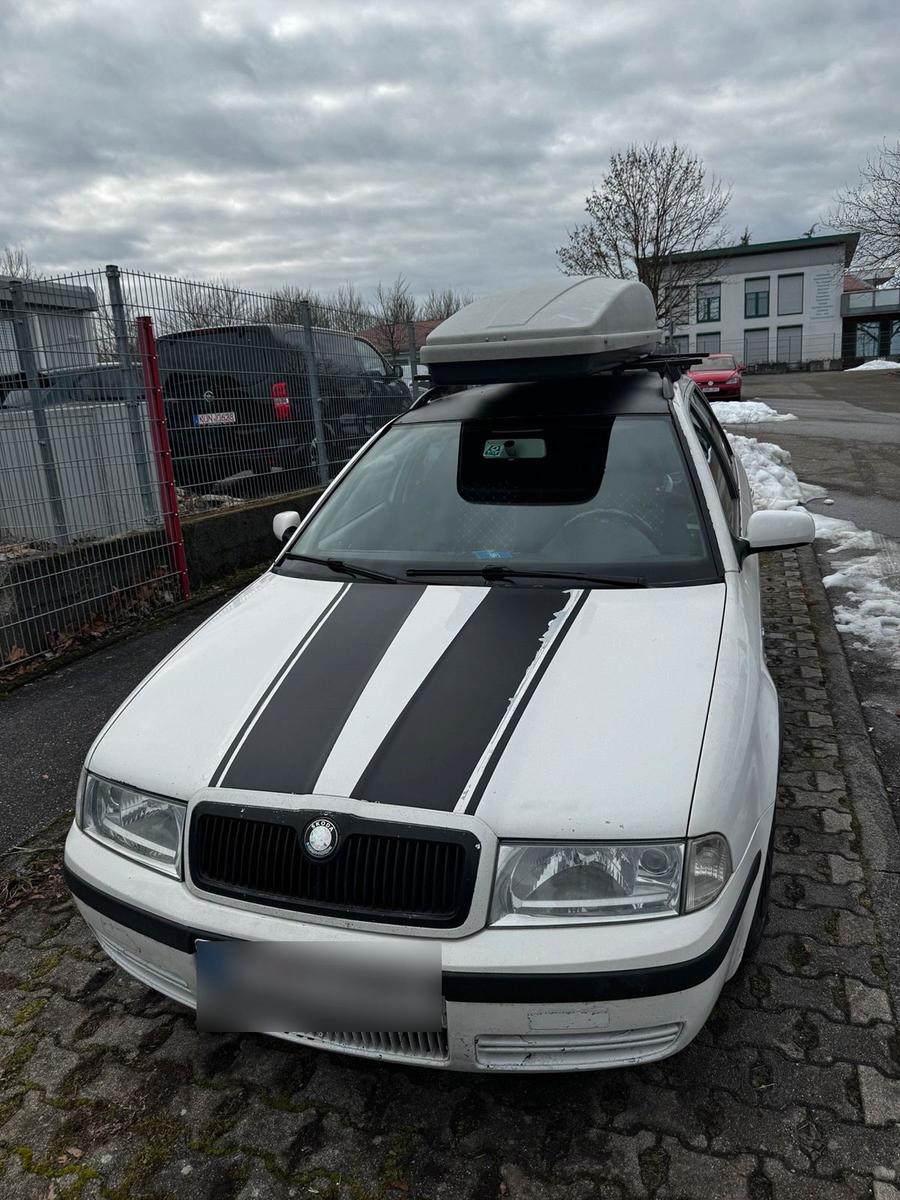 Skoda Octavia 2004 — вигляд ззаду