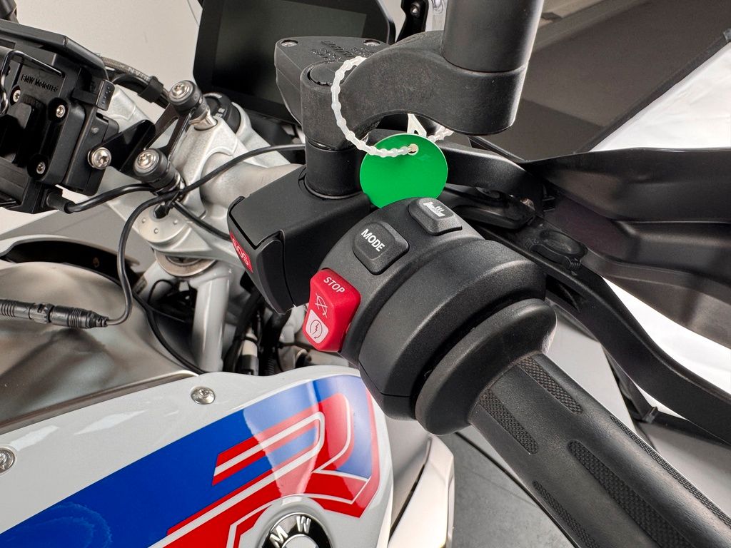 Fahrzeugabbildung BMW R 1250 R *SCHECKHEFTGEPFL. *1. HAND *TOP-ZUSTAND