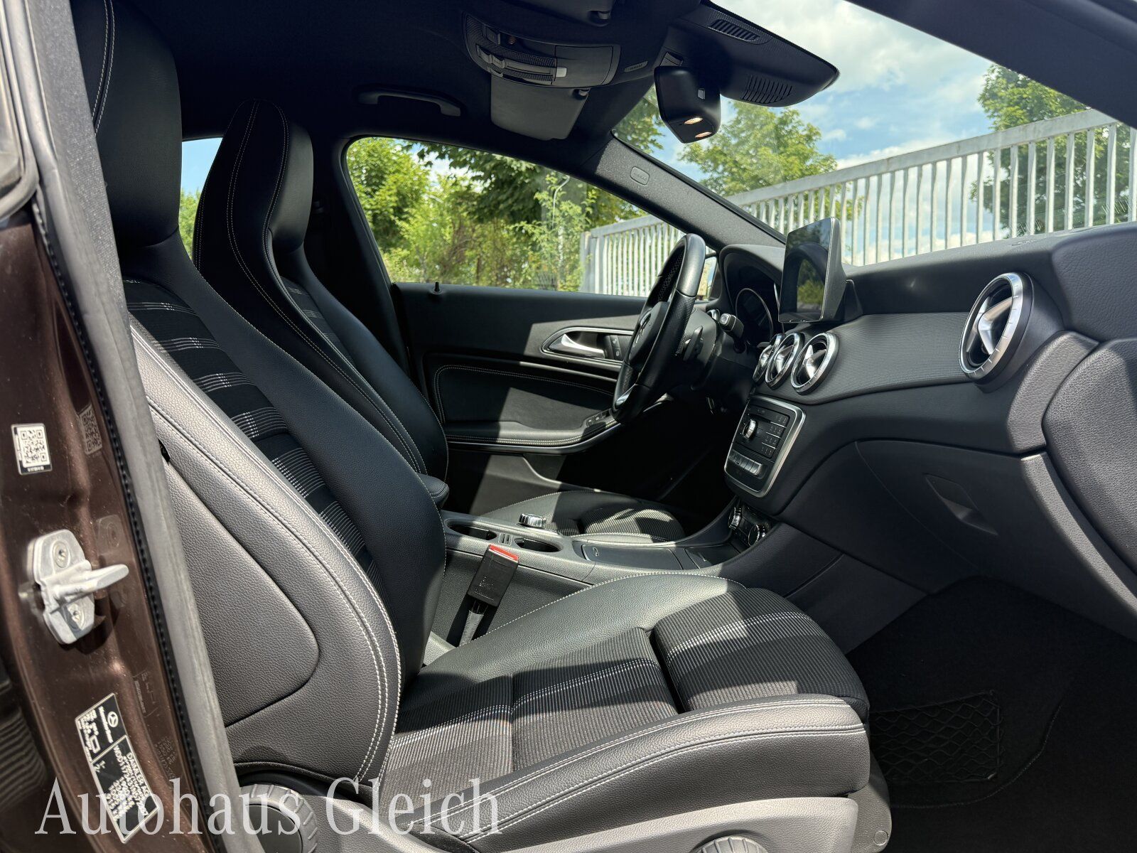 Fahrzeugabbildung Mercedes-Benz CLA 200 Urban Navi/Keyless Go Startanlage/Autom.