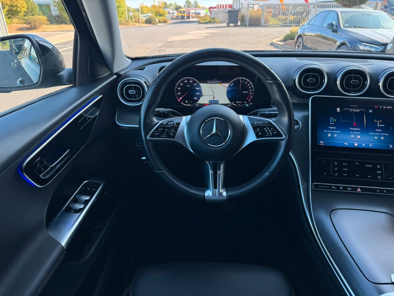 Fahrzeugabbildung Mercedes-Benz C 300e T Avantgarde AHK+Distr+Night+Ambiente+RFK
