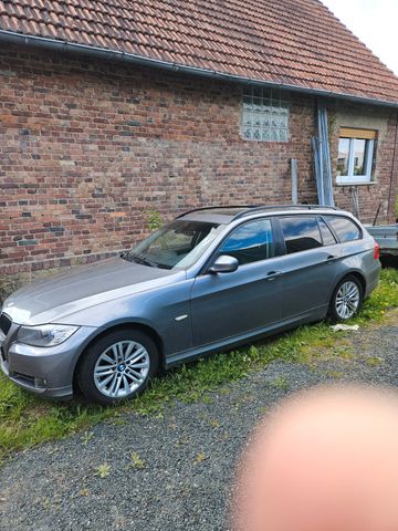 BMW 320i Touring -