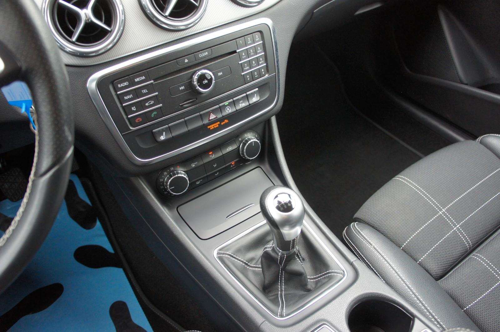 Mercedes-Benz GLA 200 Urban *BI-XENON*NAVI*KLIMA*PDC*SHZ*