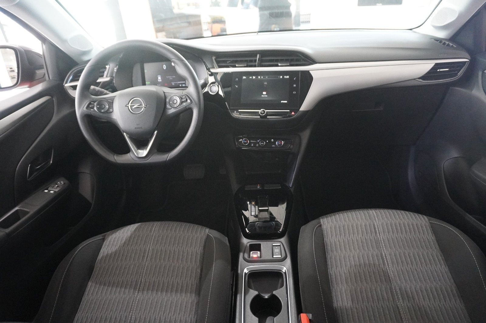 Fahrzeugabbildung Opel Corsa-e F EDITION 7KW NAVI/VIRT/DAB/TEMP/WÄRMEP
